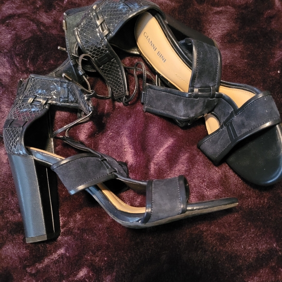 Women's Shoes - Picture 12 of 16